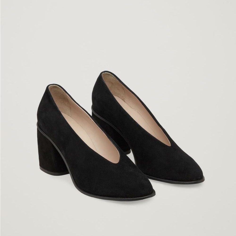 COS Black Heels with Chunky Block Heel and V-Cut Vamp